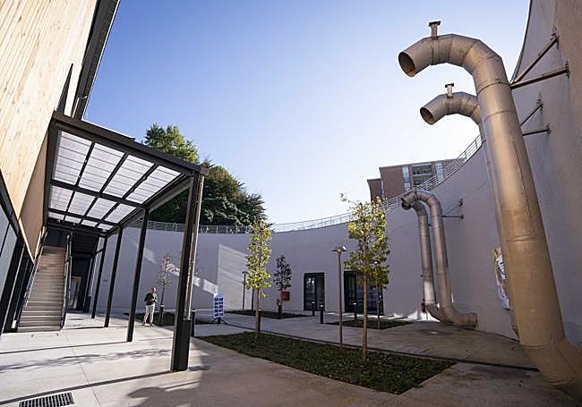 Vista del patio interior del albergue.