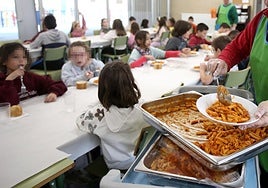 Alumnos de Primaria en un comedor escolar.
