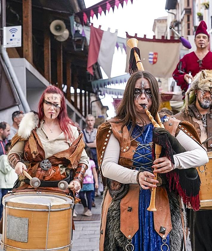 Imagen secundaria 2 - Vitoria festeja sus orígenes medievales