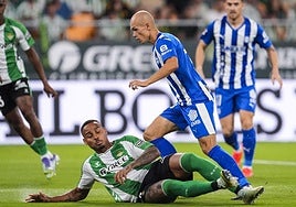 Guridi, que descansó en el partido contra el Getafe, en una acción durante el partido frente al Betis.