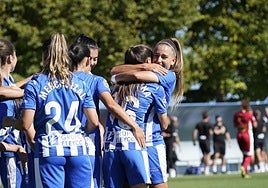 Las Gloriosas celebran uno de los goles del partido.