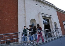 Turistas catalanes e le Museo de Bellas Artes