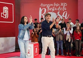 Andueza y la 'número tres' del PSOE, Rebeca Torró, este sábado en Durango.