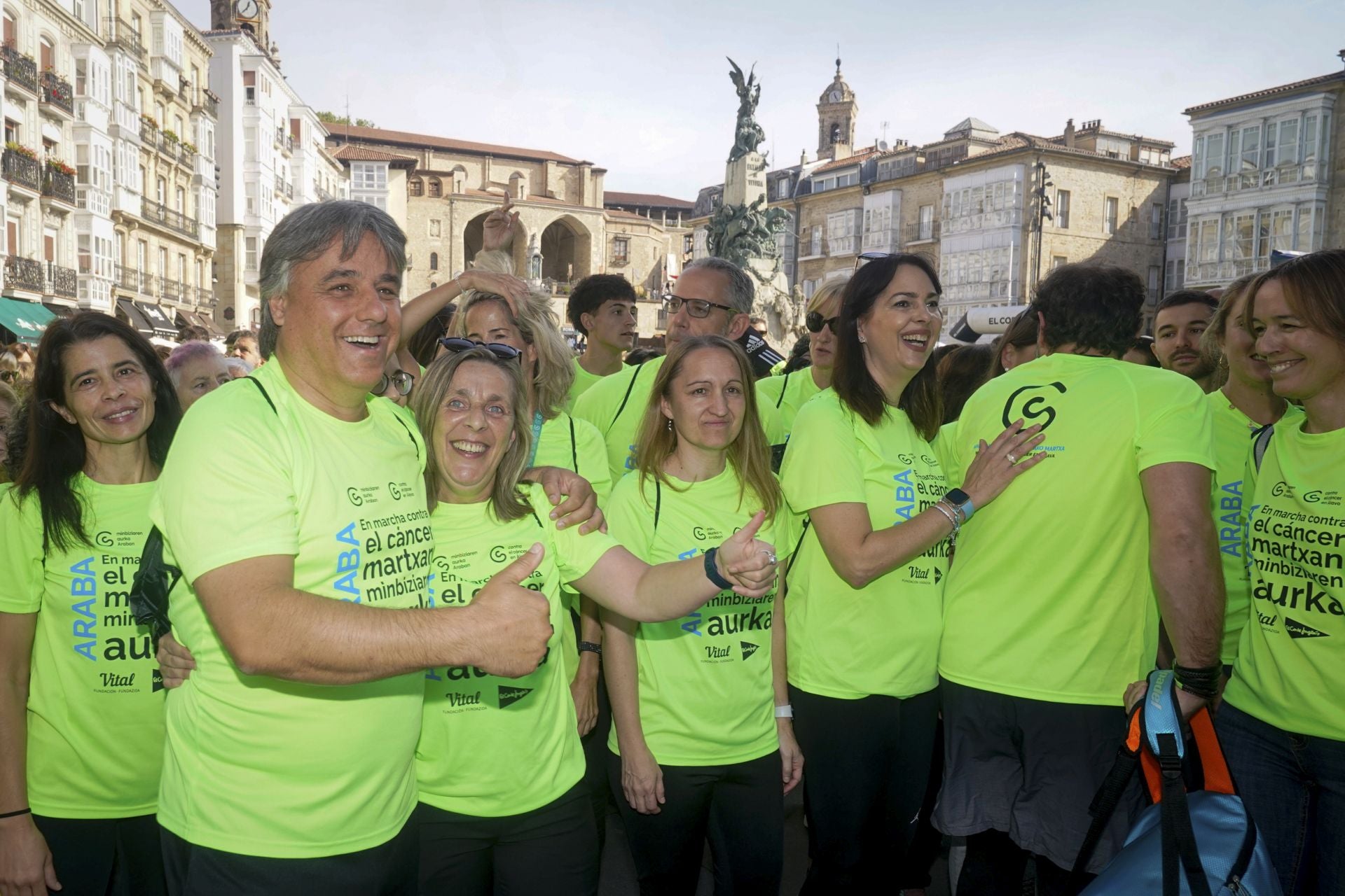 La marea verde contra el cáncer toma Vitoria