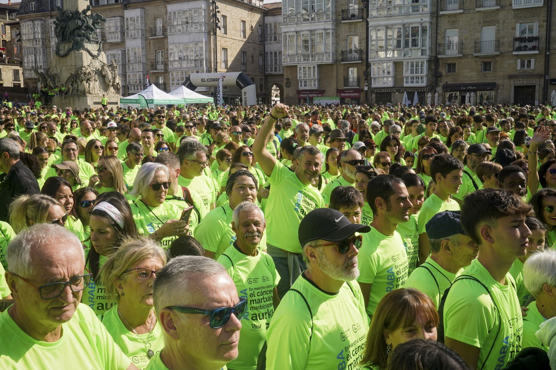La marea verde contra el cáncer toma Vitoria