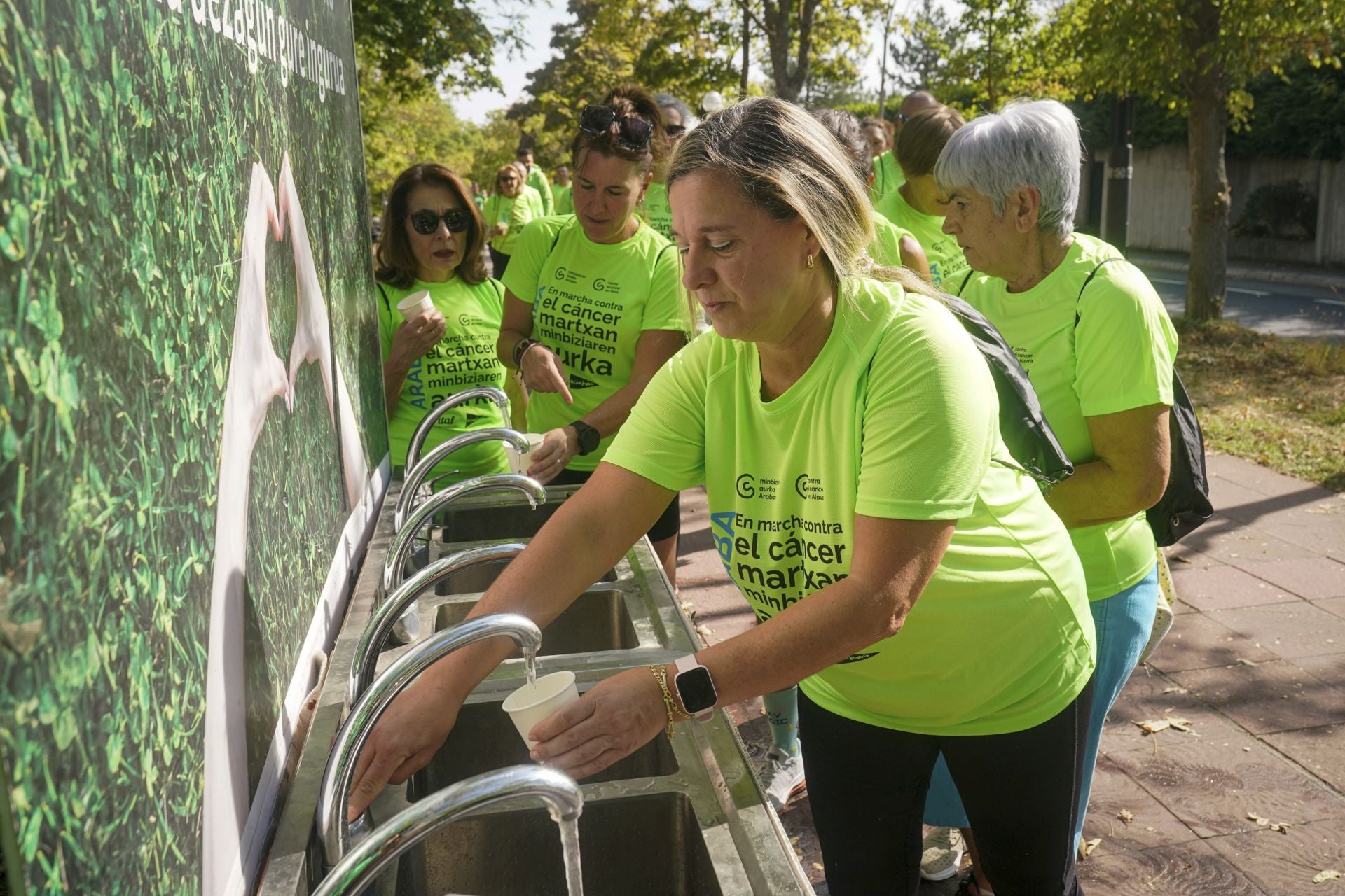 La marea verde contra el cáncer toma Vitoria