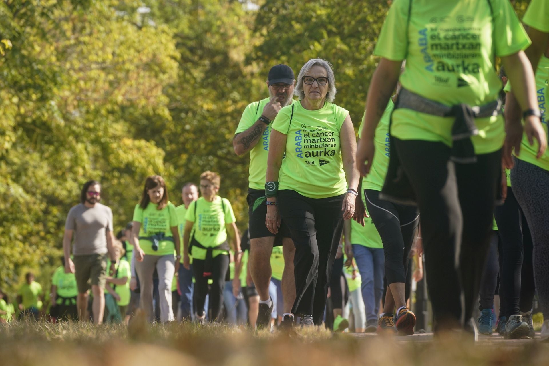 La marea verde contra el cáncer toma Vitoria