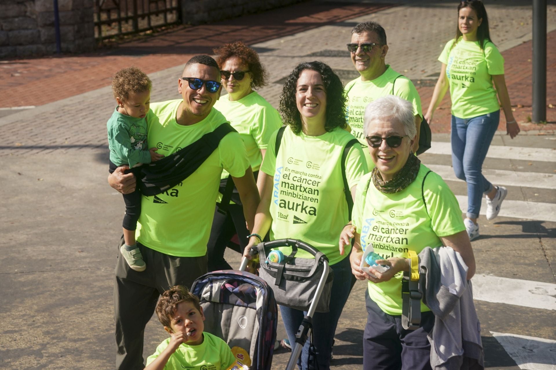 La marea verde contra el cáncer toma Vitoria