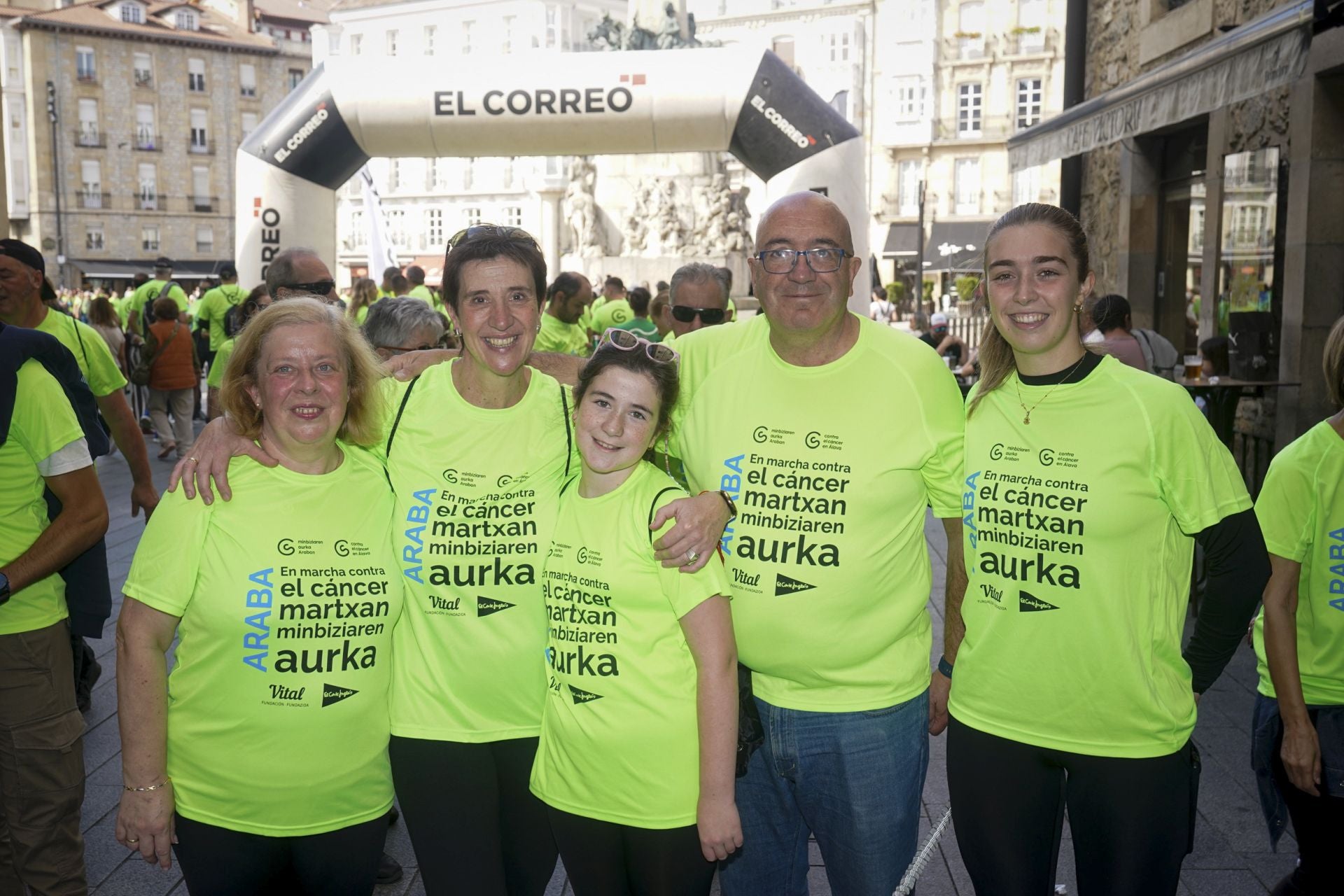 La marea verde contra el cáncer toma Vitoria