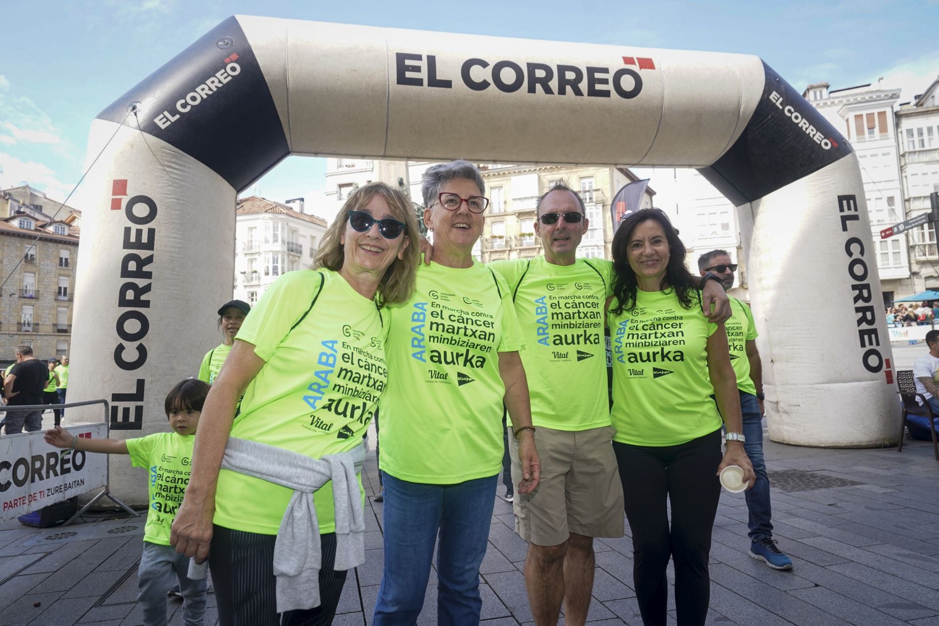 La marea verde contra el cáncer toma Vitoria