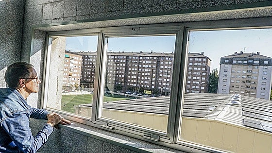 Vecinos de seis barrios de Vitoria producen su propia energía con placas instaladas en San Viator