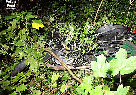 Fallece un motorista al salirse de la vía y chocar con un árbol en Baztán