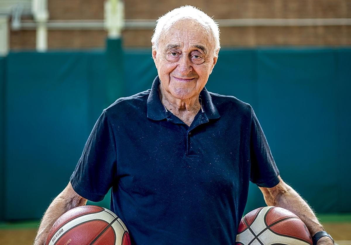 Pepe Laso, antes de un entrenamiento con canteranos del Unicaja.