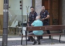 Detienen a tres hombres en Vitoria por dos robos con violencia en un parque y en la calle