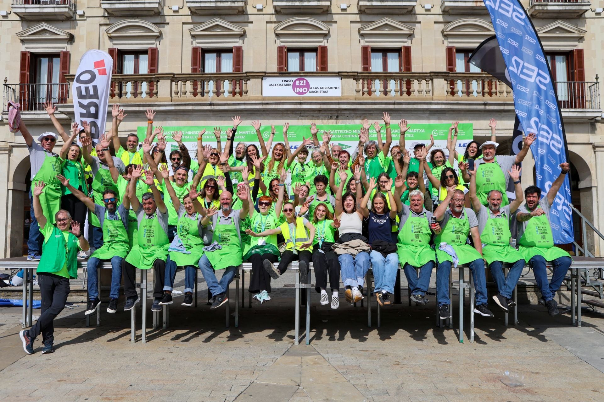 La marea verde contra el cáncer toma Vitoria