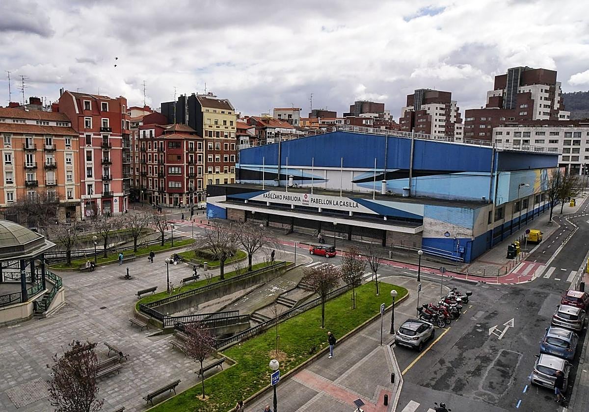 Pabellón y plaza de La Casilla.