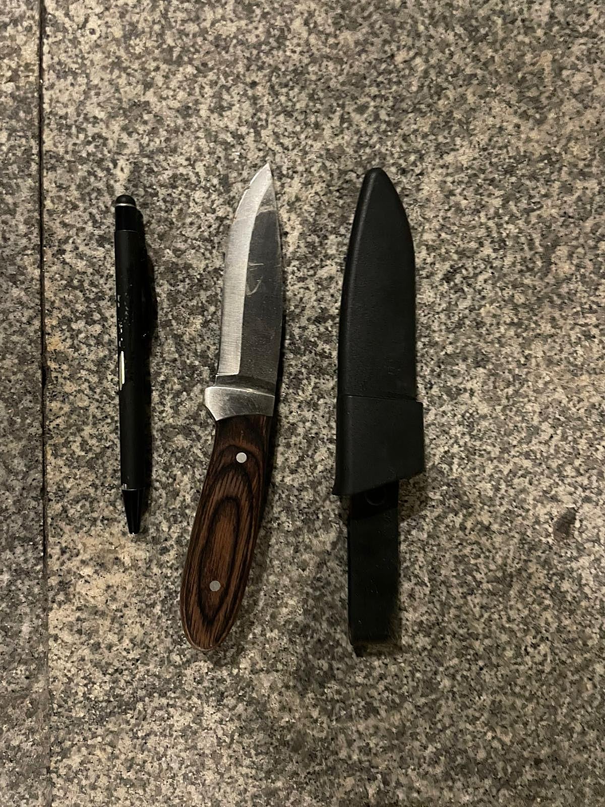 Los dos cuchillos utilizados por los menores.