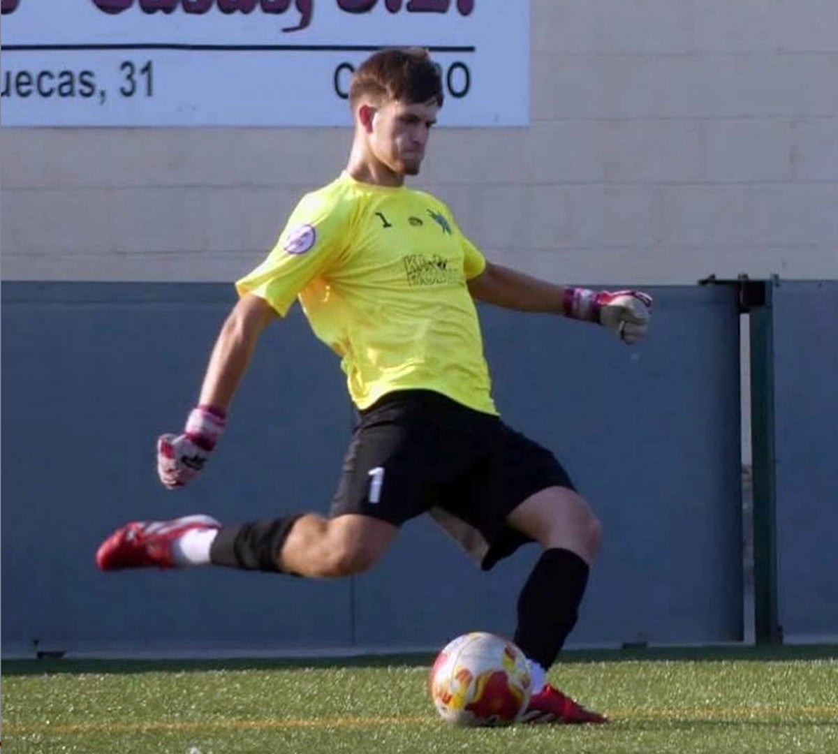 Fallece a los 19 años el portero del Colindres tras un choque con un rival en el terreno de juego