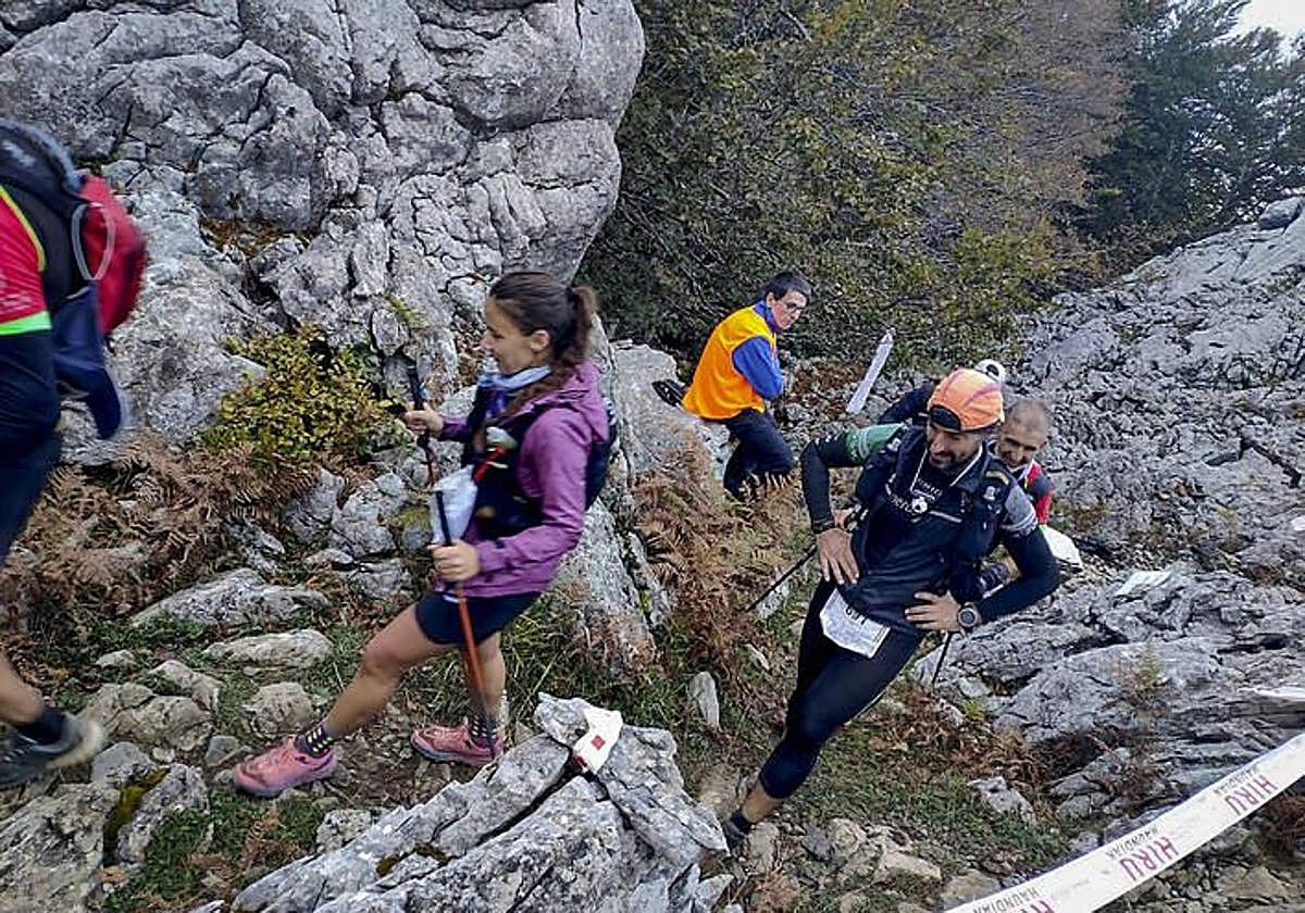 Un millar de personas aceptan el titánico reto del 'Hiru Haundiak'