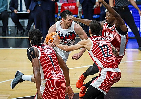 Kurucs, MVP azulgrana del UCAM Murcia-Baskonia. ¿Quién ha sido el mejor para ti? Vota aquí