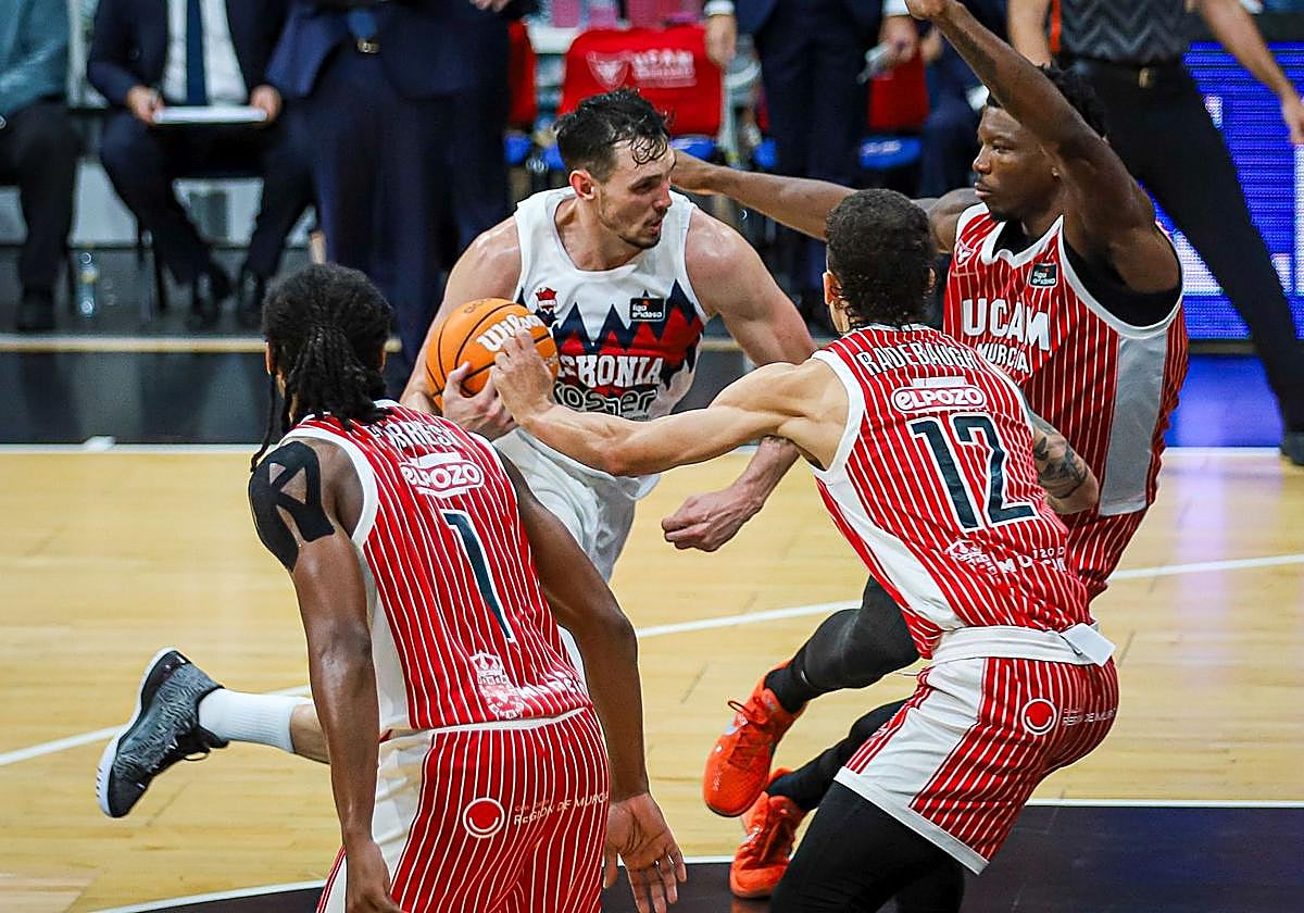 Kurucs, MVP azulgrana del UCAM Murcia-Baskonia. ¿Quién ha sido el mejor para ti? Vota aquí