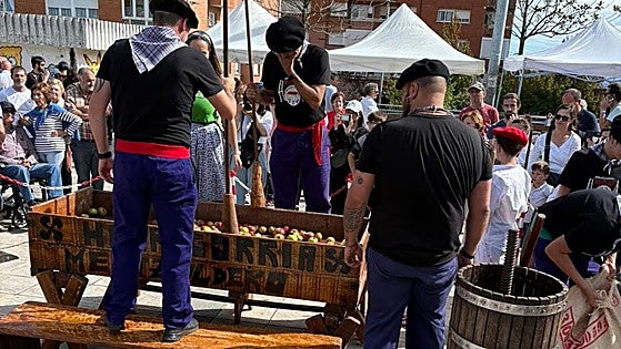 Abanto celebra la tradición sidrera