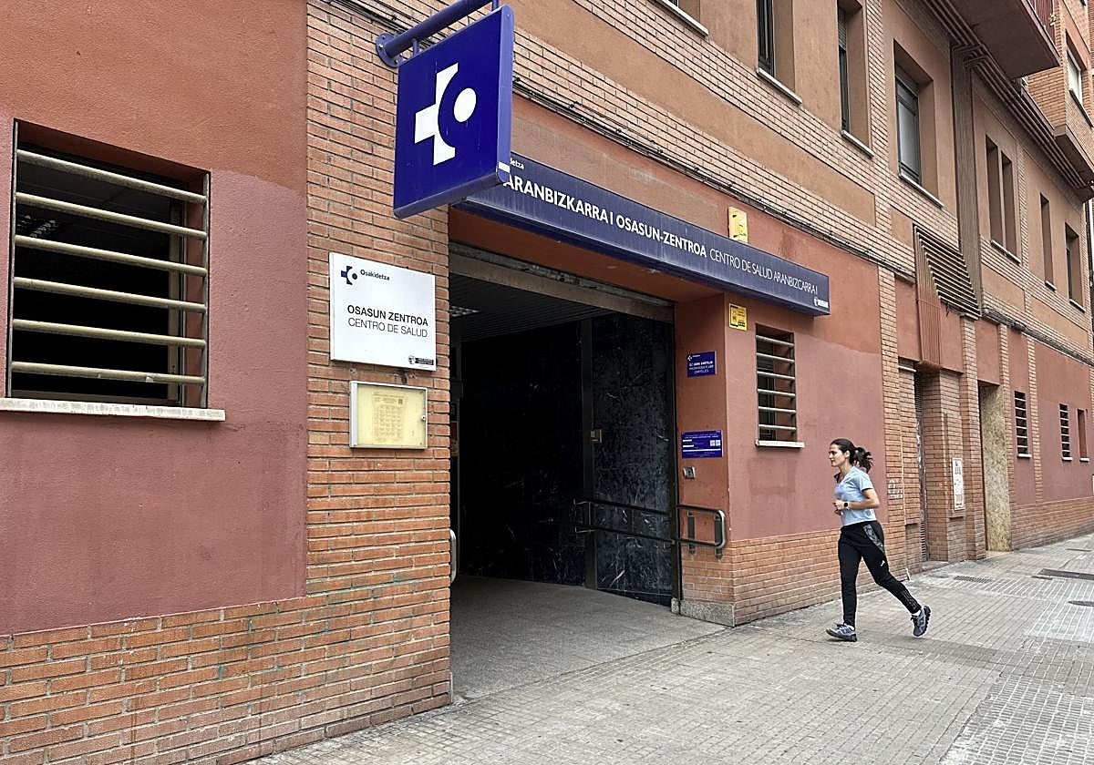 Entrada del ambulatorio de Arana.