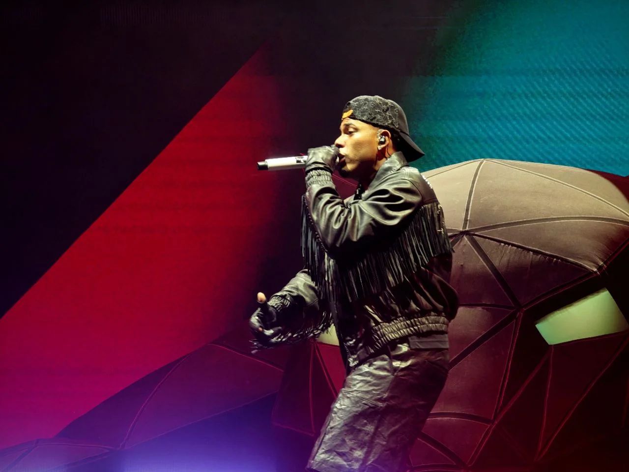 Myke Towers reunió en el BEC a 11.000 personas