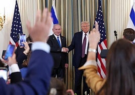 El presidente estadounidense, Donald Trump, se reúne con el primer ministro israelí, Netanyahu, en la Casa Blanca en Washington.