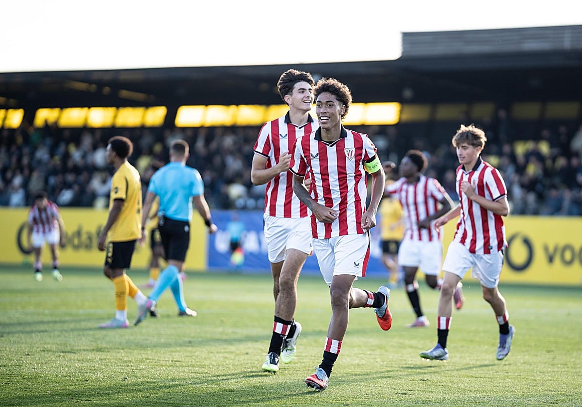 Selton Sued celebra el gol que marcó ante el Borussia Dortmund.