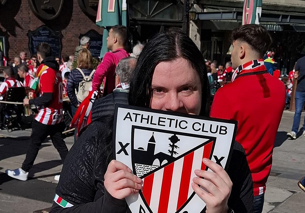 La athleticzale de Múnich que sorprende a todos en Dortmund: «Soy del Athletic por mi aita»