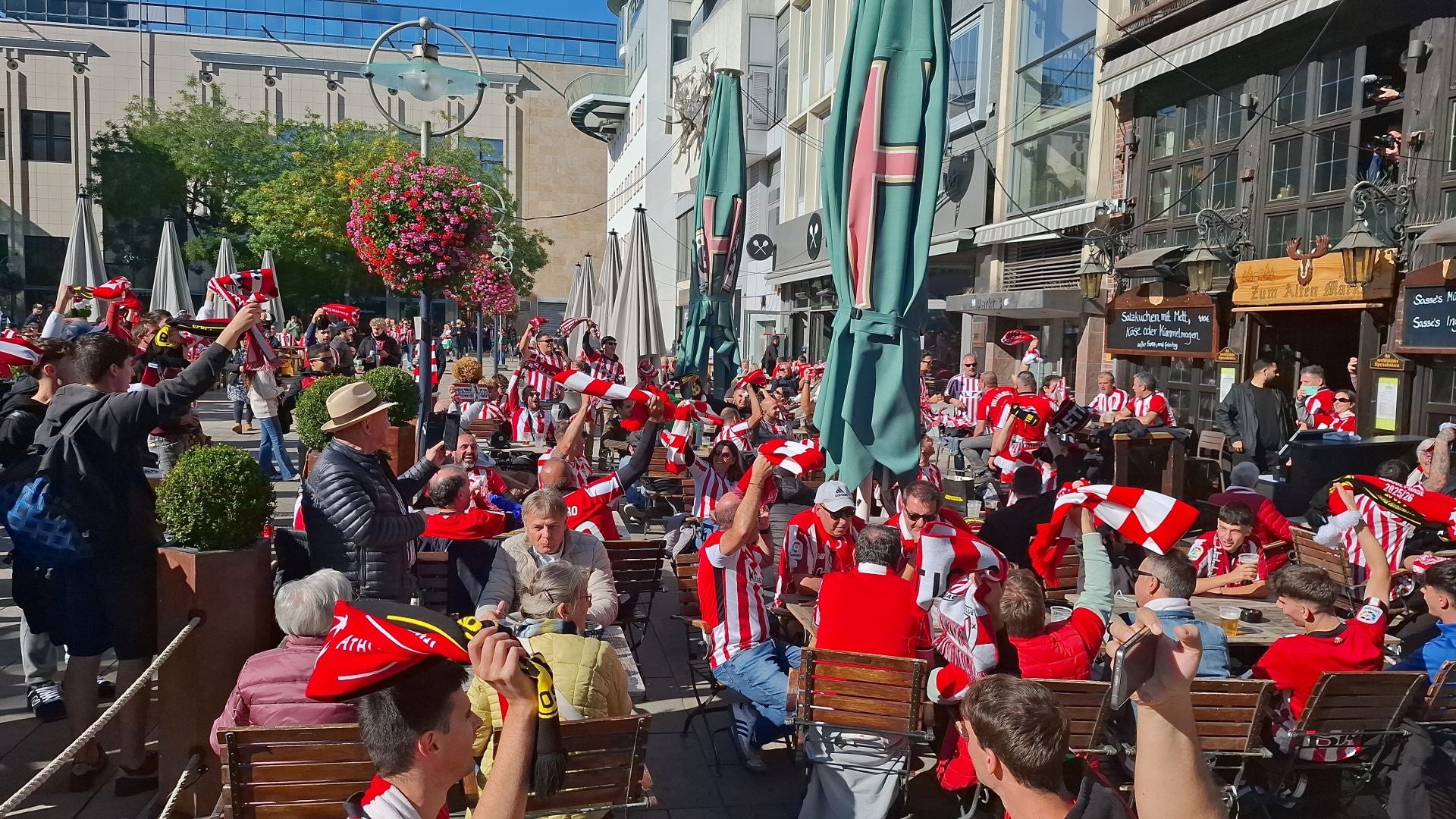 Todas las imágenes del ambiente previo al Borussia Dortmund-Athletic