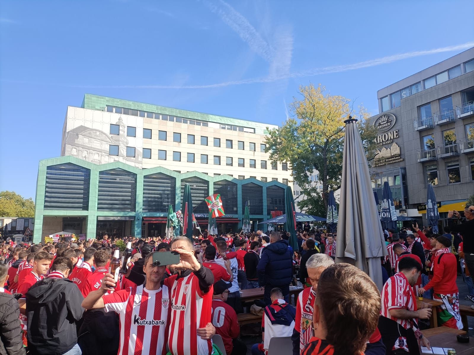 Todas las imágenes del ambiente previo al Borussia Dortmund-Athletic