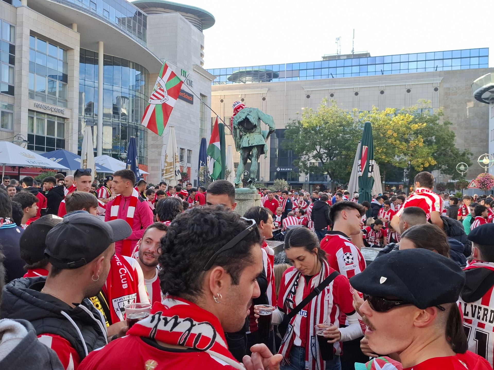 Todas las imágenes del ambiente previo al Borussia Dortmund-Athletic
