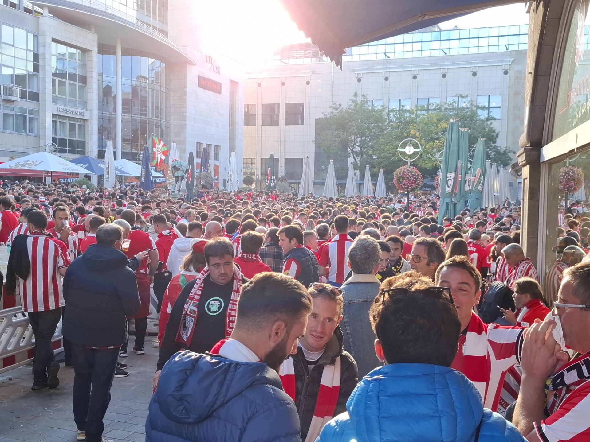 Todas las imágenes del ambiente previo al Borussia Dortmund-Athletic