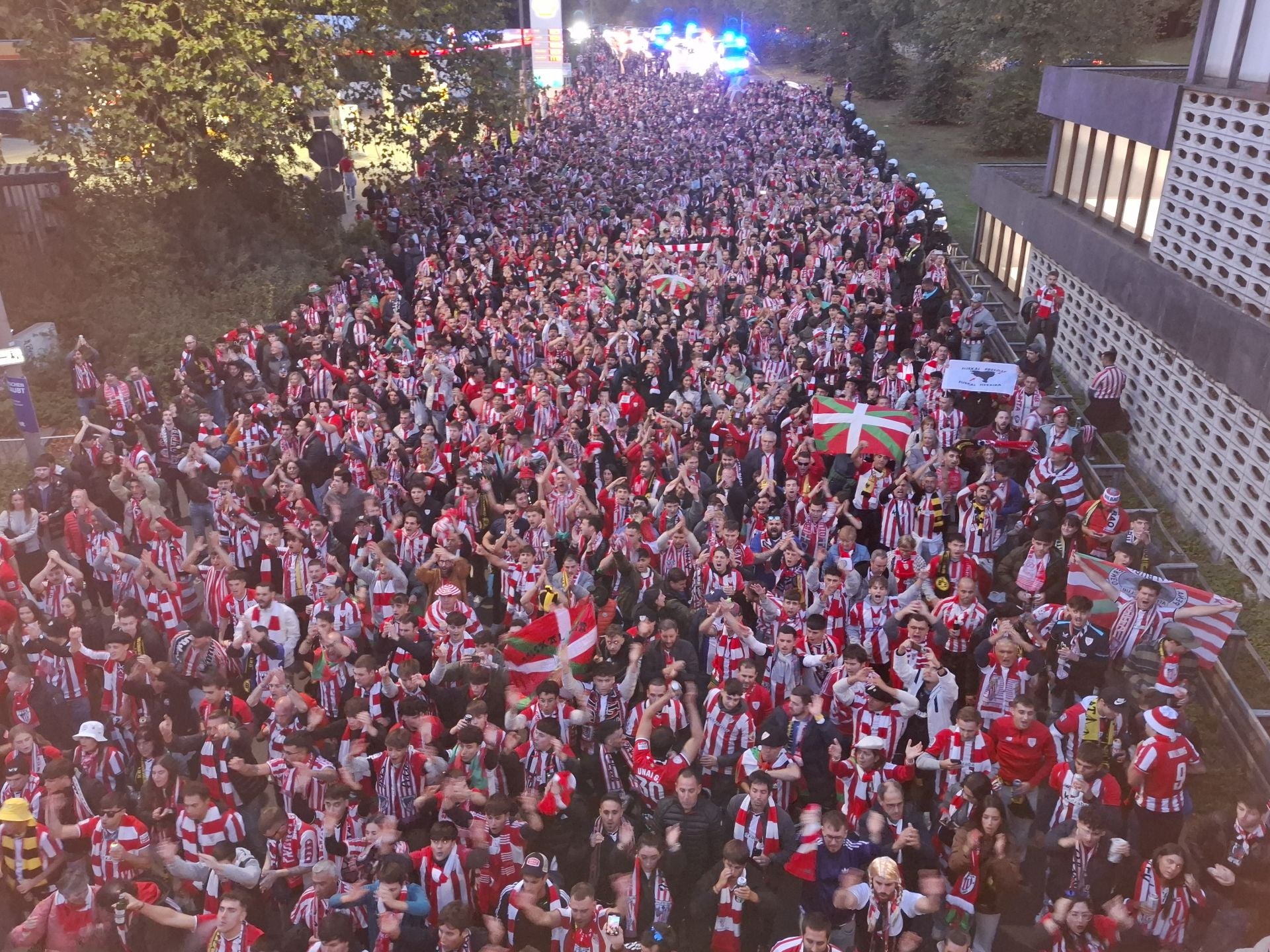 Todas las imágenes del ambiente previo al Borussia Dortmund-Athletic