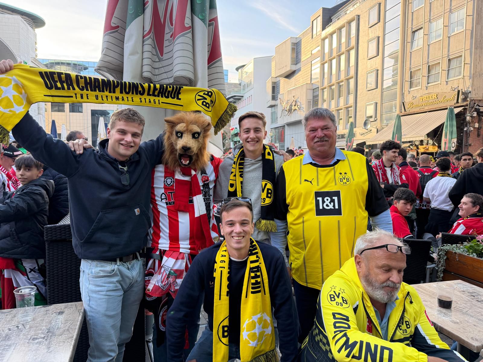 Todas las imágenes del ambiente previo al Borussia Dortmund-Athletic