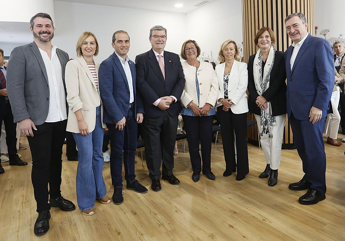 Koldo Berganzo, Amaia Antxustegi, Iñigo Ansola, Juan Mari Aburto, Itziar Rodilla, Begoña Díez, Lide Amilibia y Aitor Esteban.