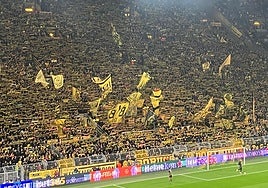 Así rugió ante el Athletic el muro amarillo, la grada de animación más potente de Europa