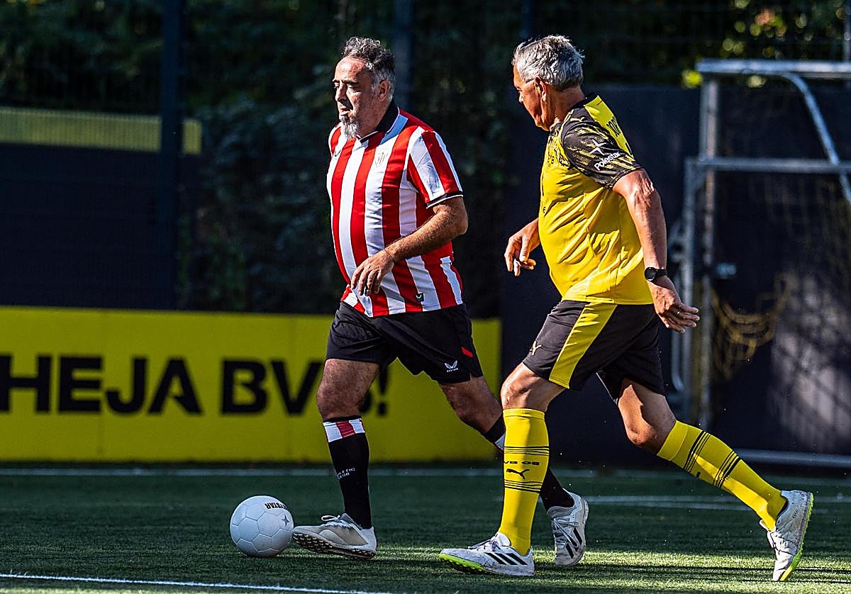 Athletic y Dortmund confraternizan antes del duelo: partido de walking football y un roble