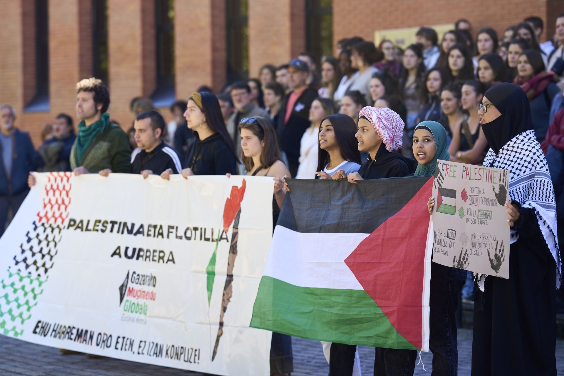 Las imágenes de las protestas propalestina en Vitoria