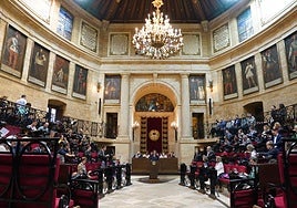 La Casa de Juntas ha acogido el primer pleno del curso político.