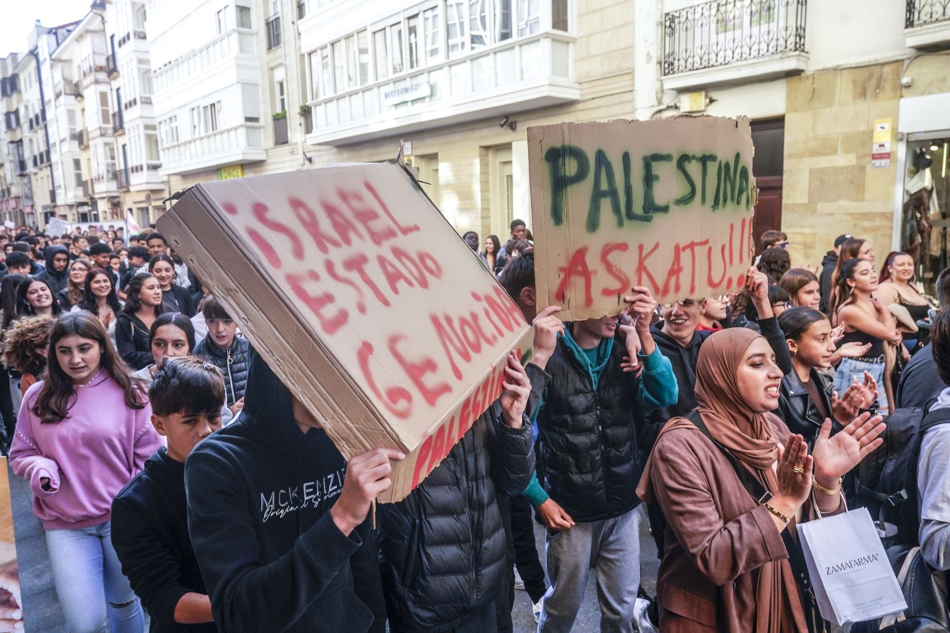 Las imágenes de las protestas propalestina en Vitoria
