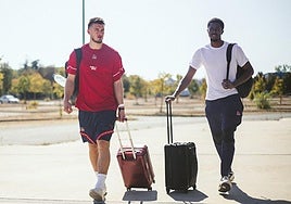 Frisch y Diakite se disponen a emprender un viaje.