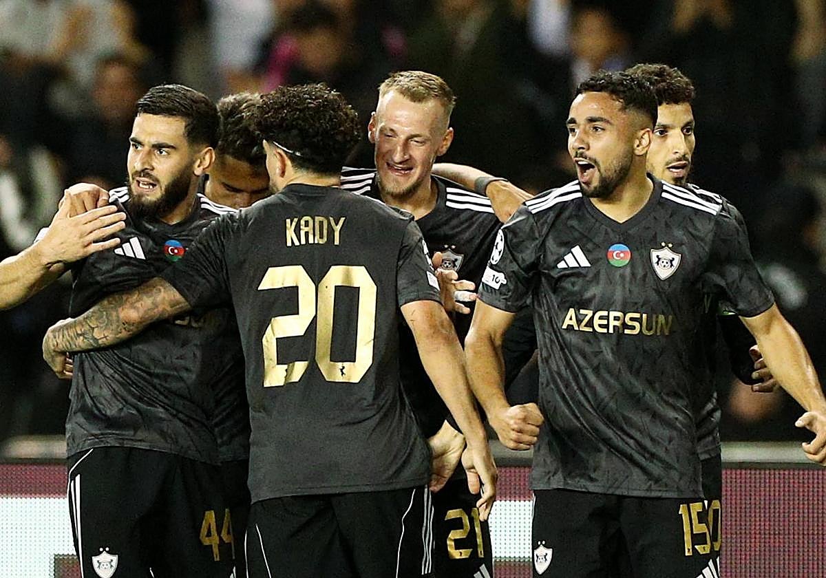 Los jugadoes del Qarabag celebran uno de los goles ante el Copenhague.