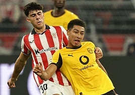 Rego en un momento del partido ayer en Dortmund.