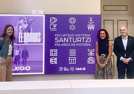 Itziar Carrocera, edil de Cultura; Karmele Tubilla, alcaldesa; y Gorka Martínez, director general de la Fundación BBK, presentan la jornada.