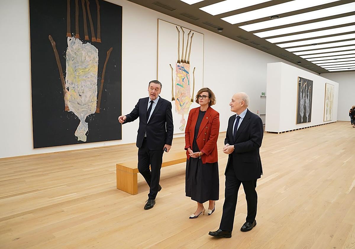 Baselitz pone patas arriba el edificio de 1970 del Bellas Artes en su reapertura
