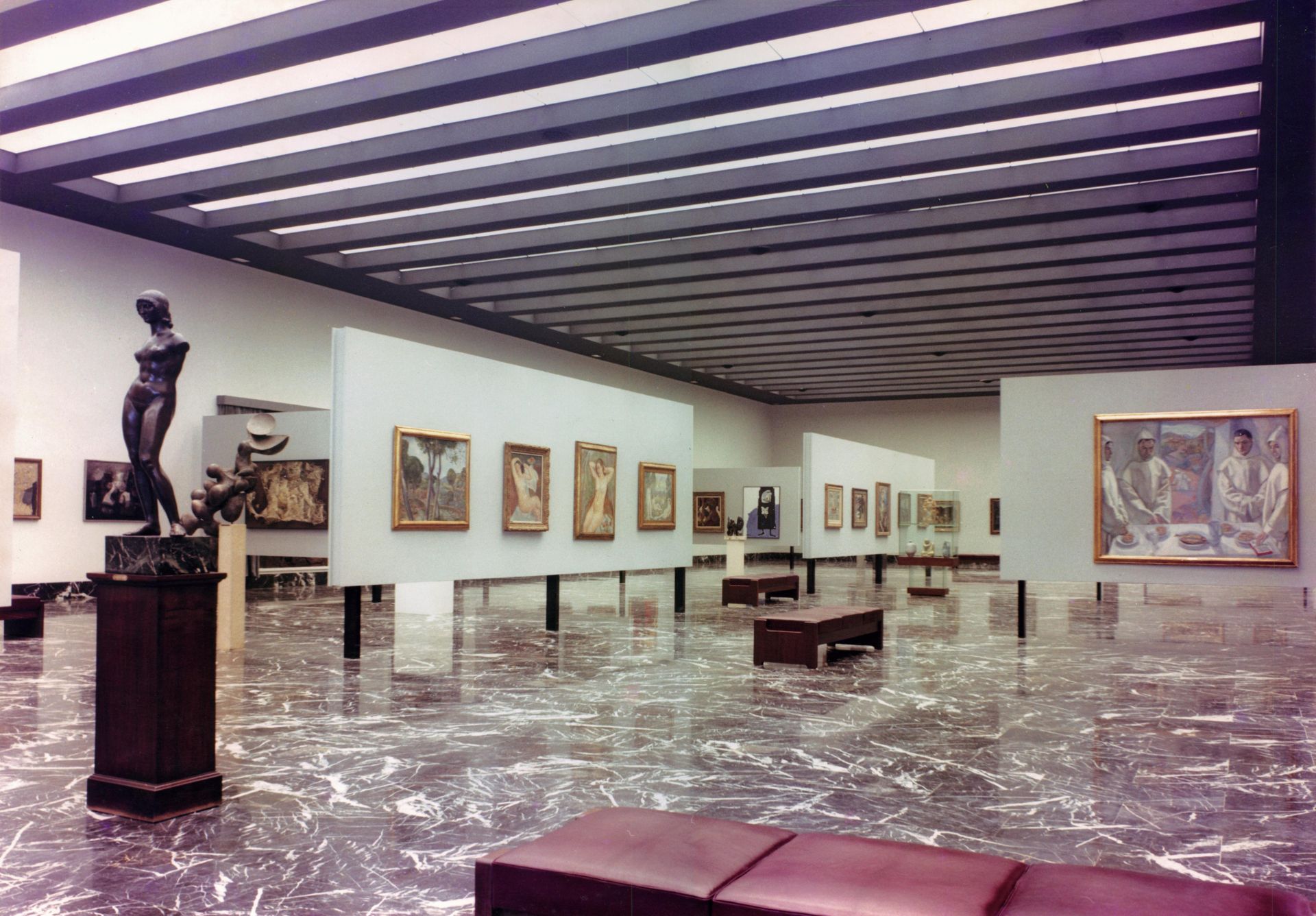 Una imagen del interior del nuevo edificio nada más ser abierto al público, en 1970.