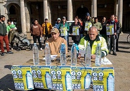 Comparecencia de los jardineros en la Plaza de España.